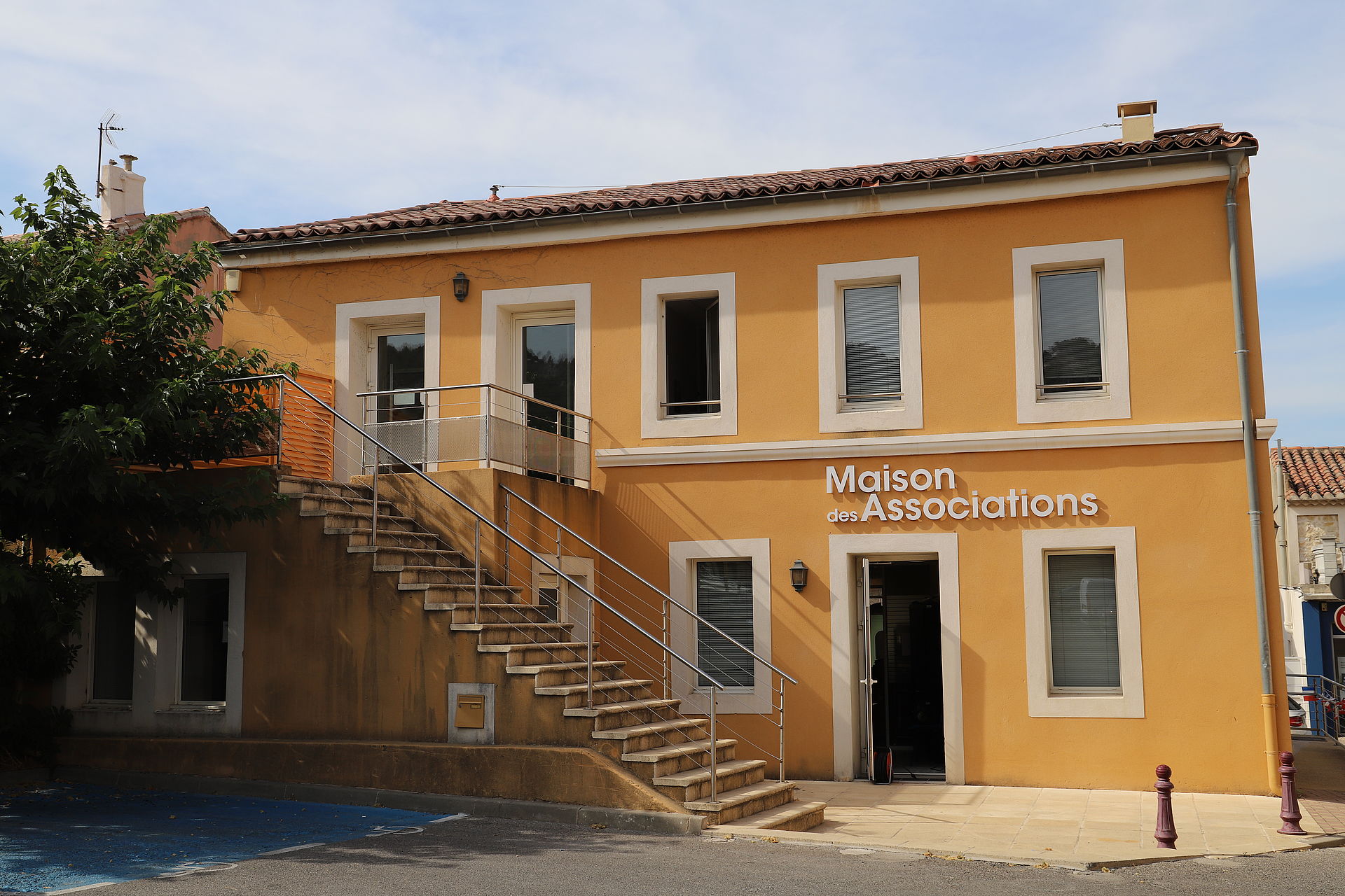 MAISON DES ASSOCIATIONS ChâteauneuflesMartigues